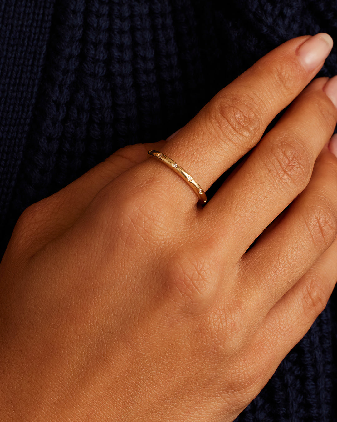 Alternative view of Diamond Lou Helium Ring